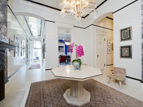 judy-garland-hallway-dakota