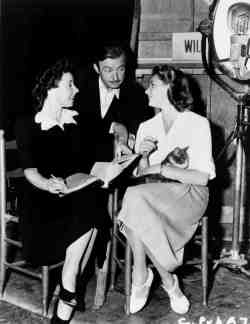 dialogue-director-Joan-Hathaway-Ingrid-Bergman-and-Claude-Rains-behind-the-scenes-of-Casablanca
