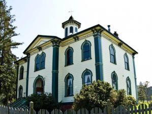 Hitchcock_birds_schoolhouse