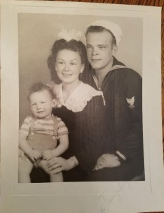 grandmagrandpalittlewithdad1943