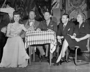 Stage_Door_Canteen_New_York_1943
