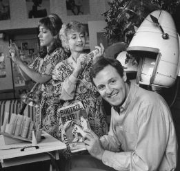 gallery-15robert-harling-on-set-steel-magnolias-1987-constance-shulman-l-rosemary-prinz