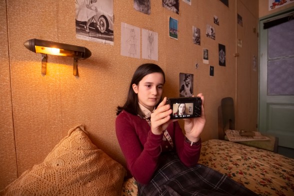 Anne Frank video diary, Luna (Anne) with camera