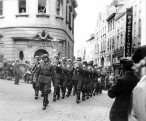 Soldiers-in-High-St.