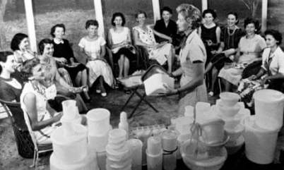 A-Tupperware-party-in-the-001