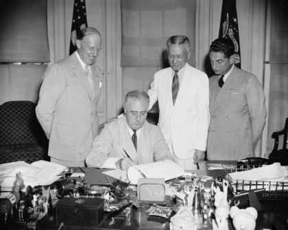 fdrdutiesbillsigning1939