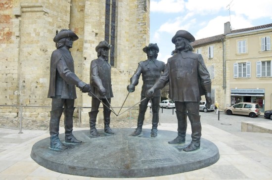 threemusketeersstatue