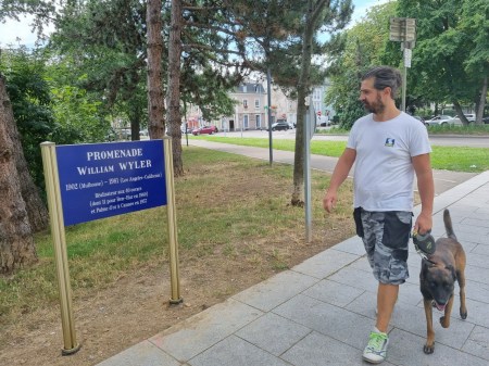 la-promenade-william-wyler-il-a-remarque-la-plaque
