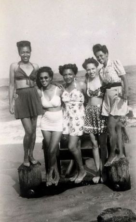 africanamericanladiespinup1942