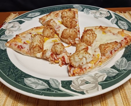 GGPizzaWithTaterTots