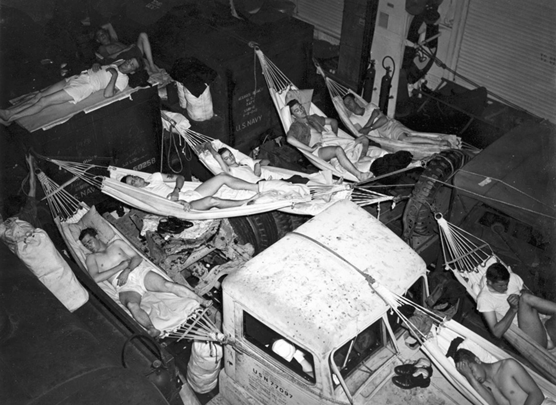 wwiisoldiershammocksoperationmagiccarpet